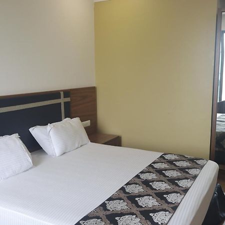 Heaven 7 Hotel & Resort Himatnagar Bagian luar foto