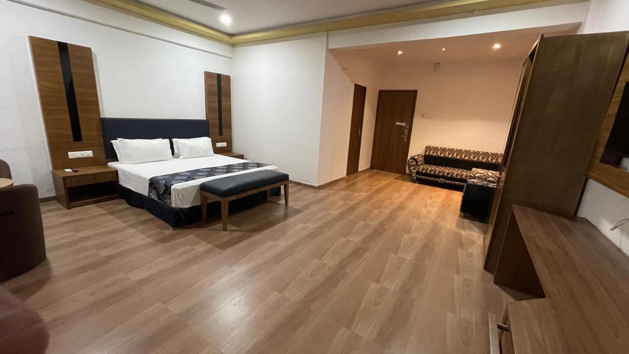 Heaven 7 Hotel & Resort Himatnagar Bagian luar foto