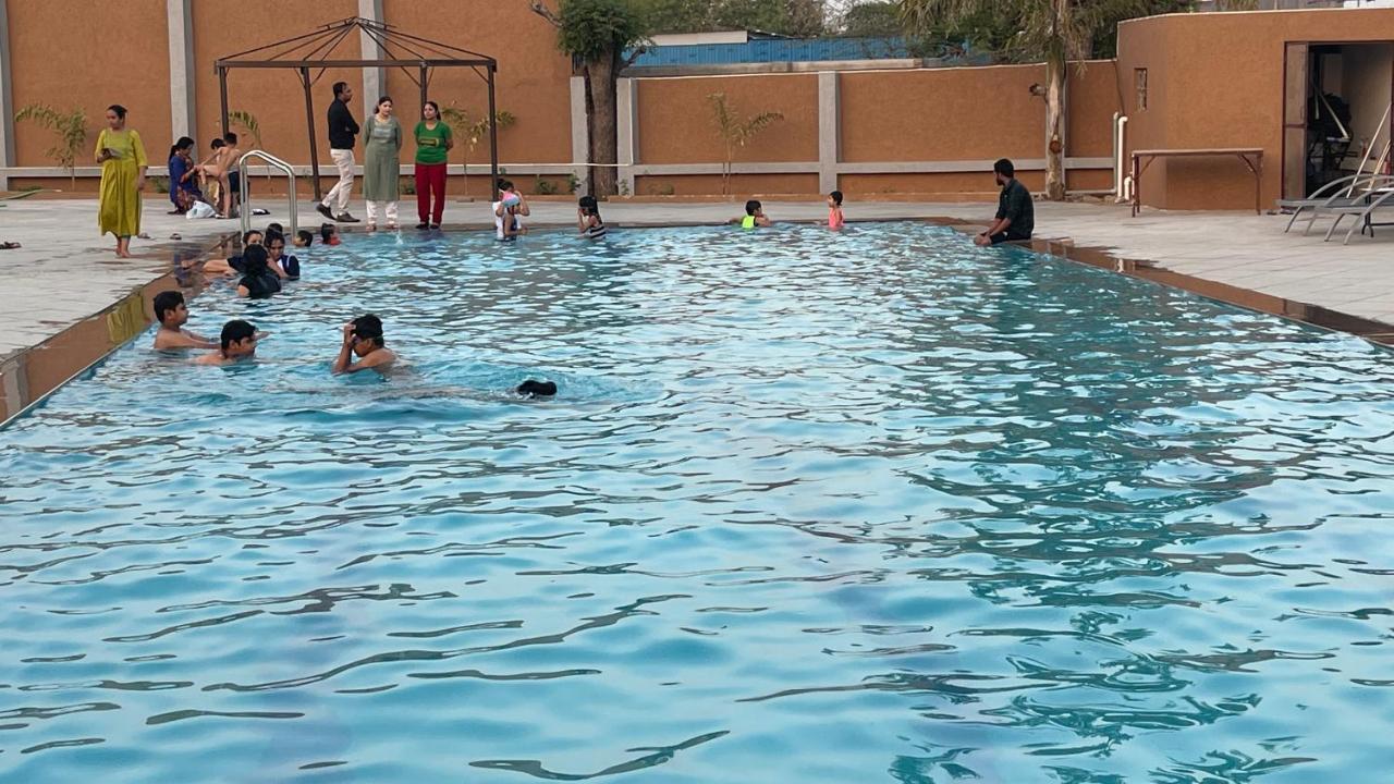 Heaven 7 Hotel & Resort Himatnagar Bagian luar foto