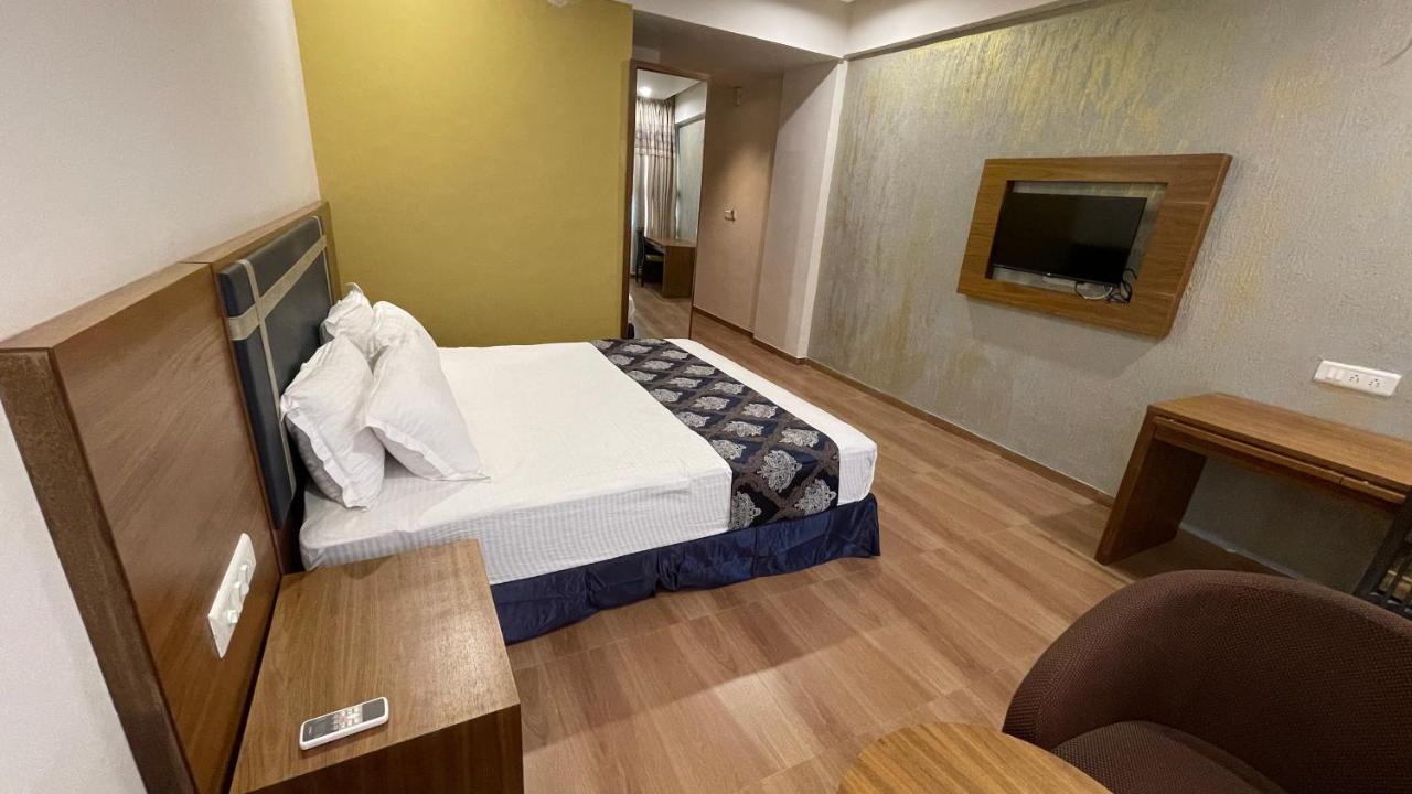 Heaven 7 Hotel & Resort Himatnagar Bagian luar foto