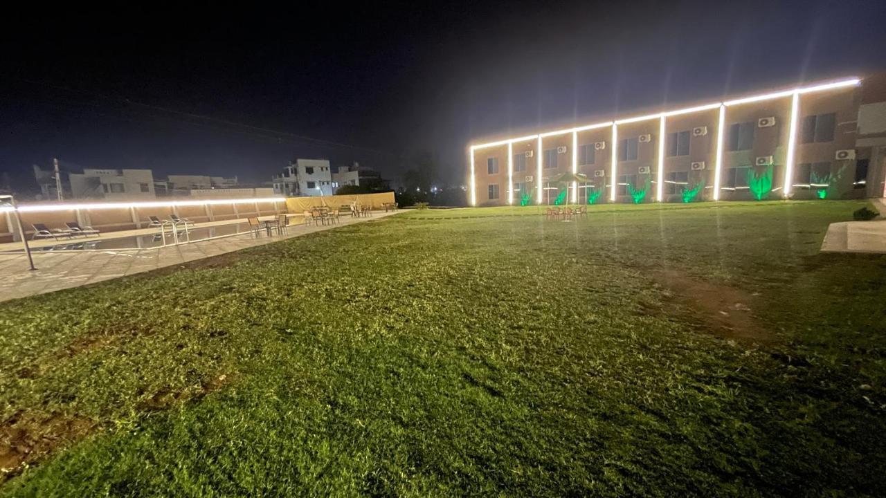 Heaven 7 Hotel & Resort Himatnagar Bagian luar foto