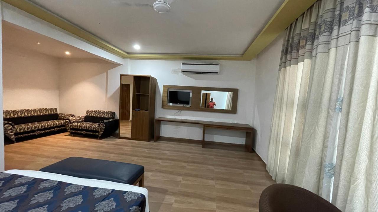 Heaven 7 Hotel & Resort Himatnagar Bagian luar foto