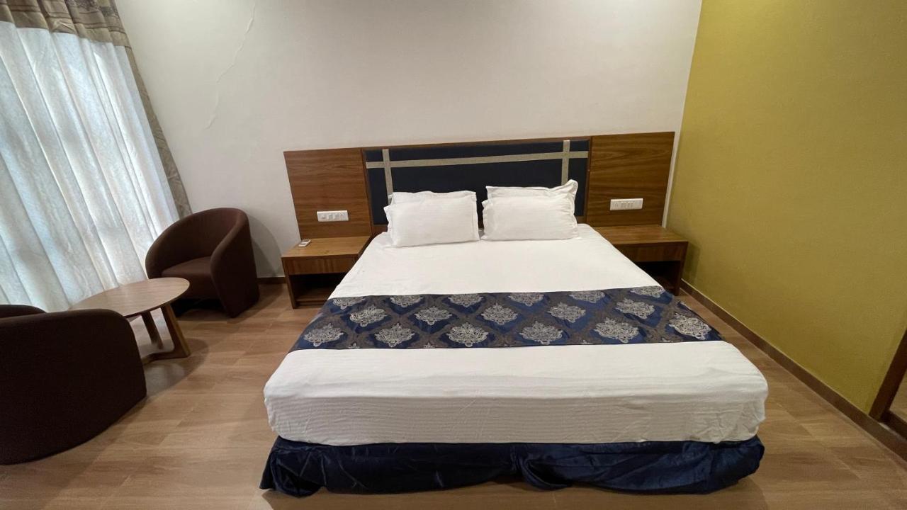 Heaven 7 Hotel & Resort Himatnagar Bagian luar foto