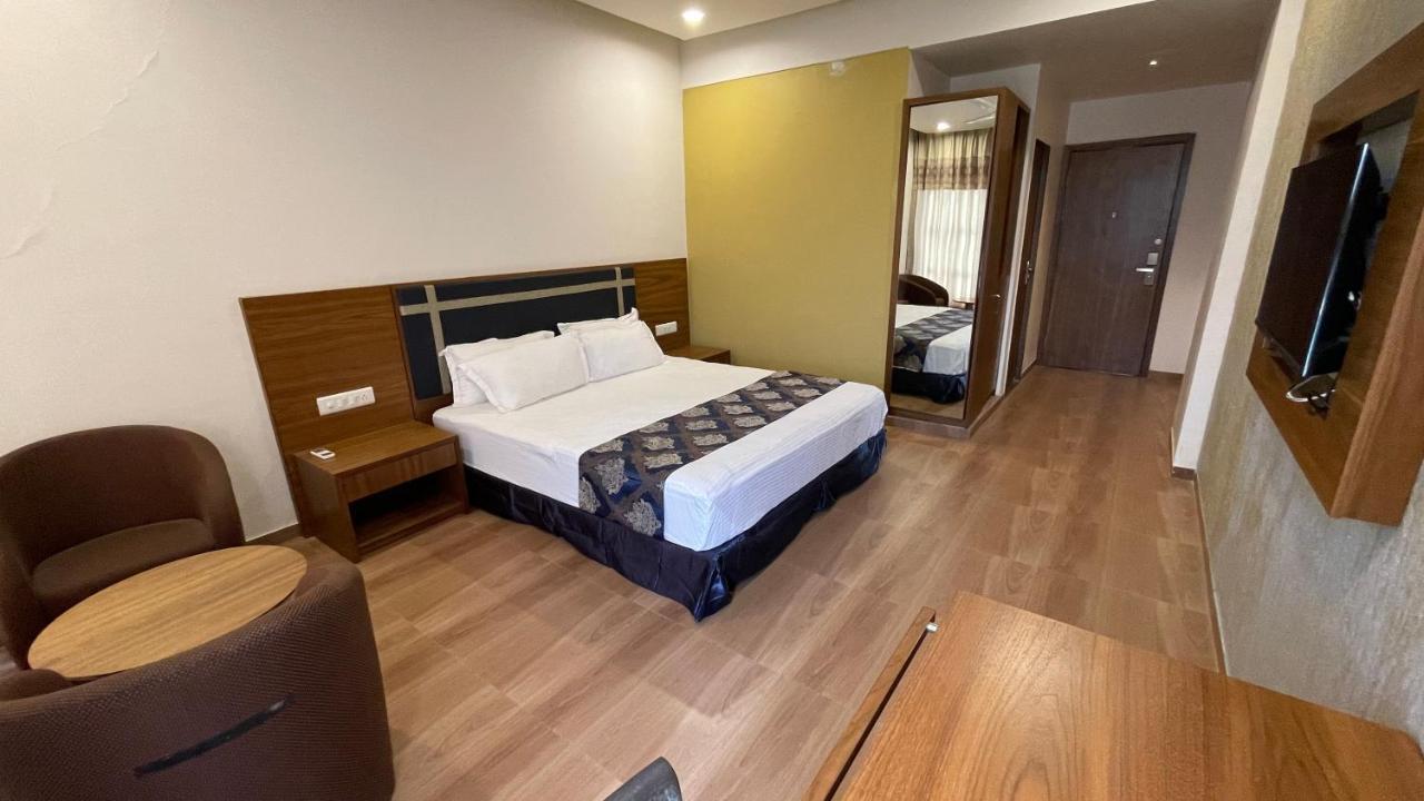 Heaven 7 Hotel & Resort Himatnagar Bagian luar foto