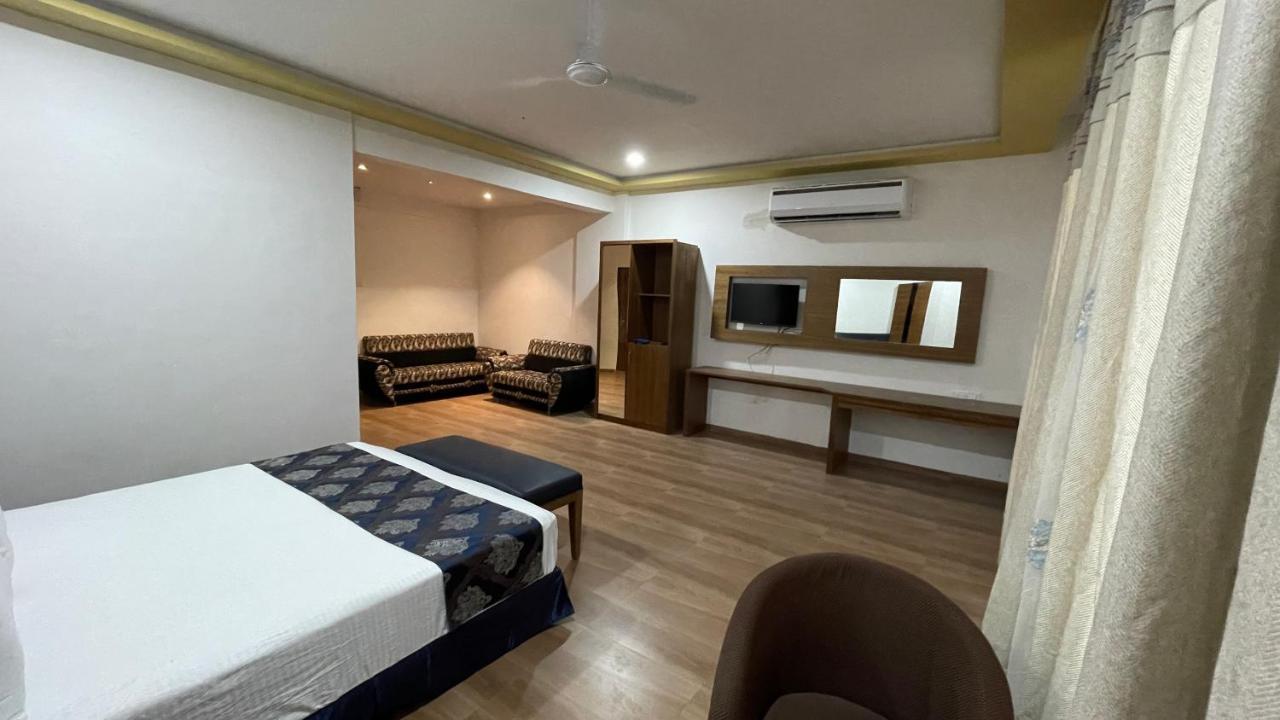 Heaven 7 Hotel & Resort Himatnagar Bagian luar foto