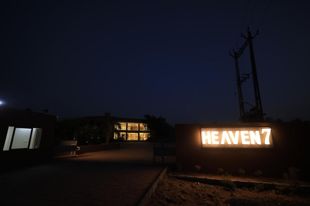 Heaven 7 Hotel & Resort Himatnagar Bagian luar foto