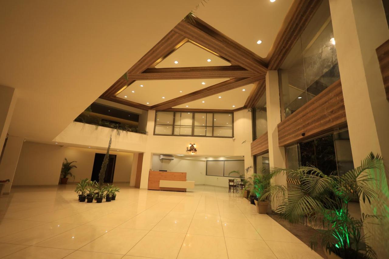 Heaven 7 Hotel & Resort Himatnagar Bagian luar foto