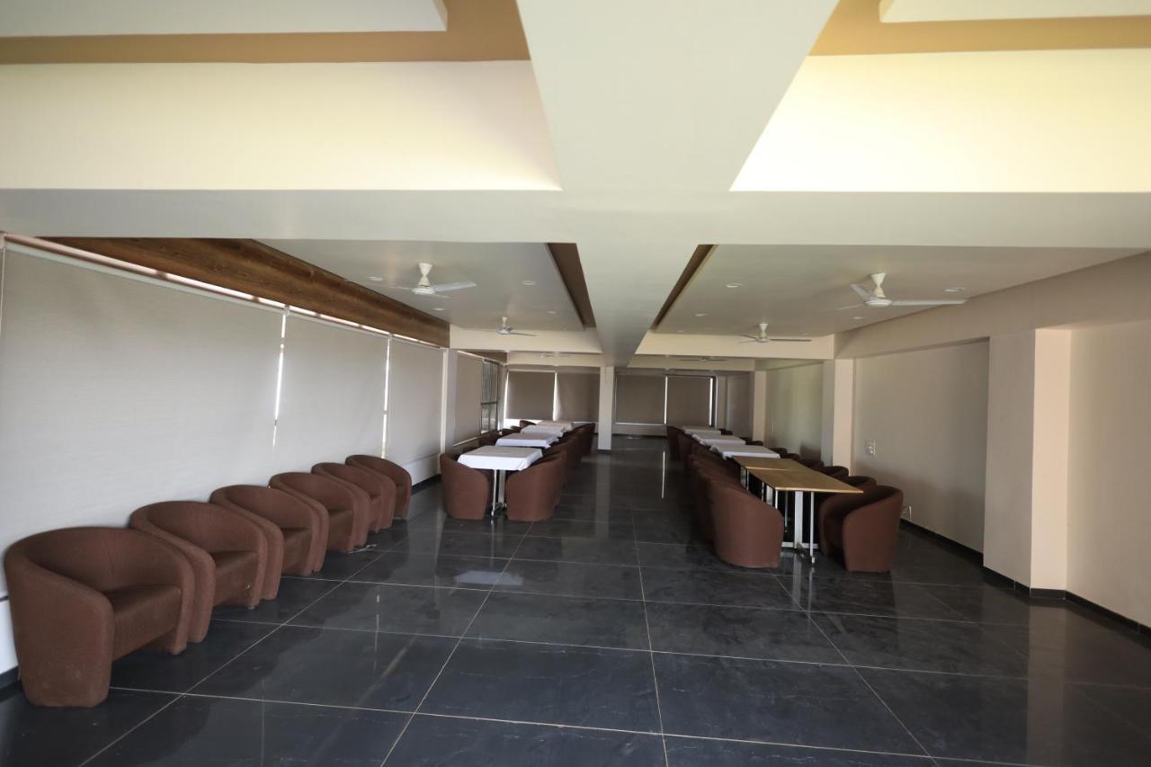 Heaven 7 Hotel & Resort Himatnagar Bagian luar foto