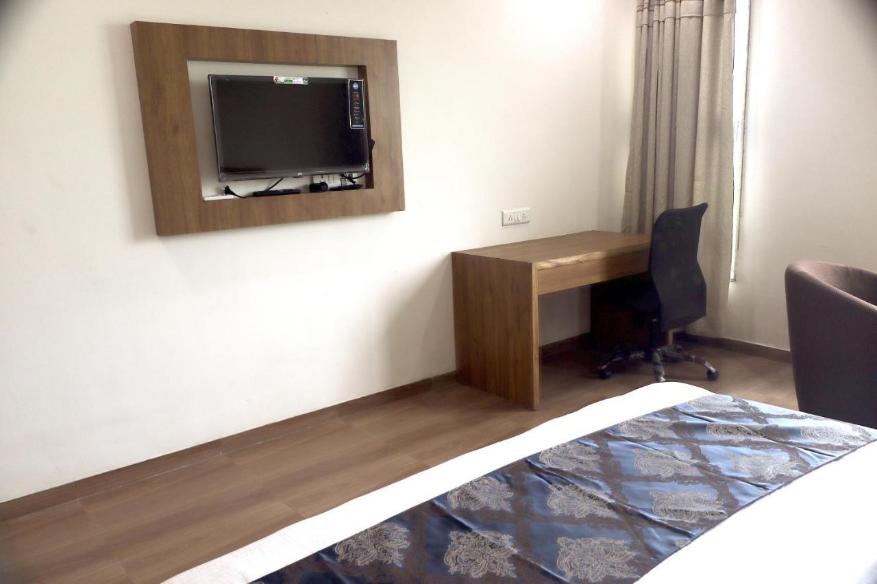 Heaven 7 Hotel & Resort Himatnagar Bagian luar foto