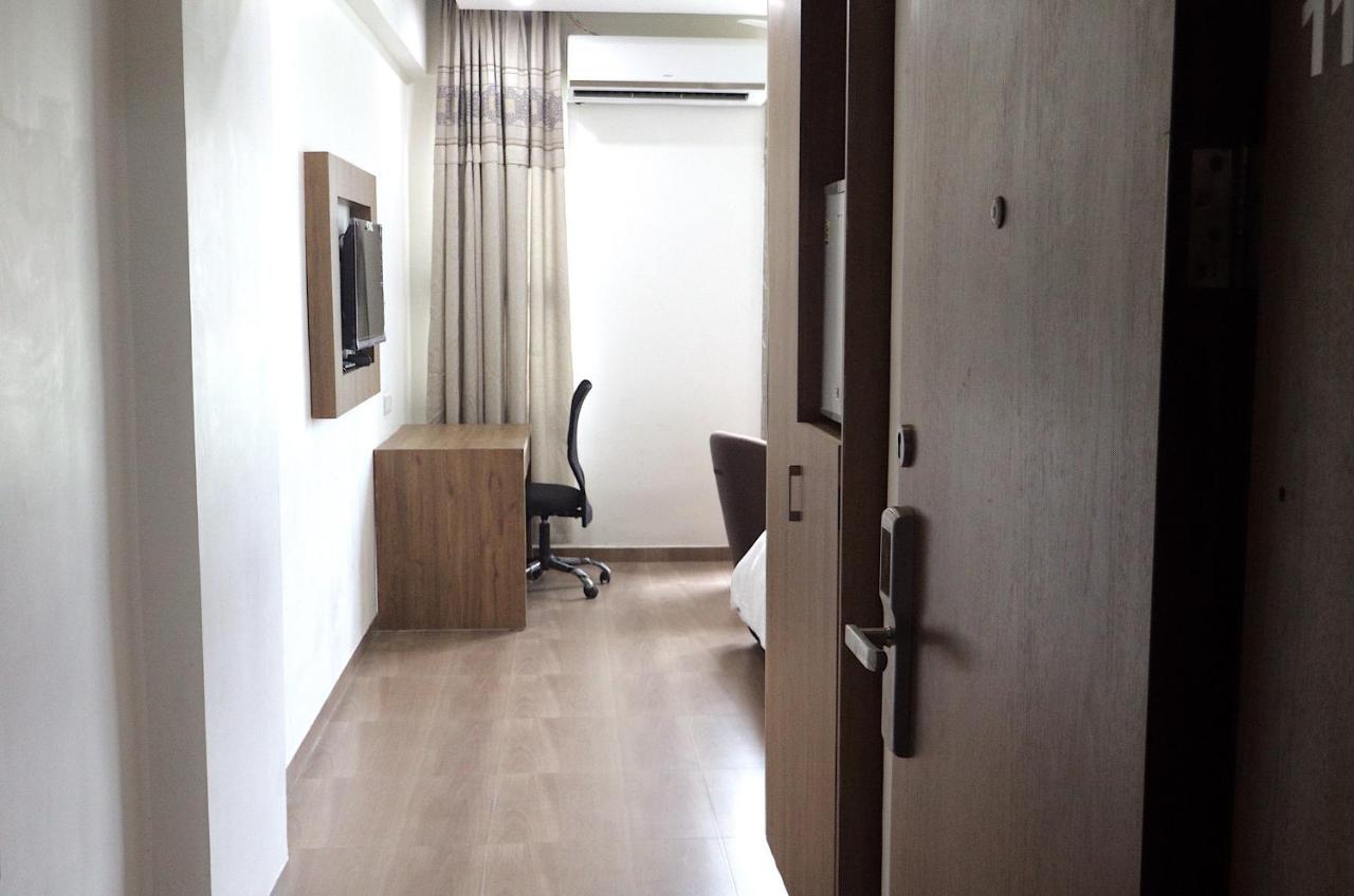 Heaven 7 Hotel & Resort Himatnagar Bagian luar foto